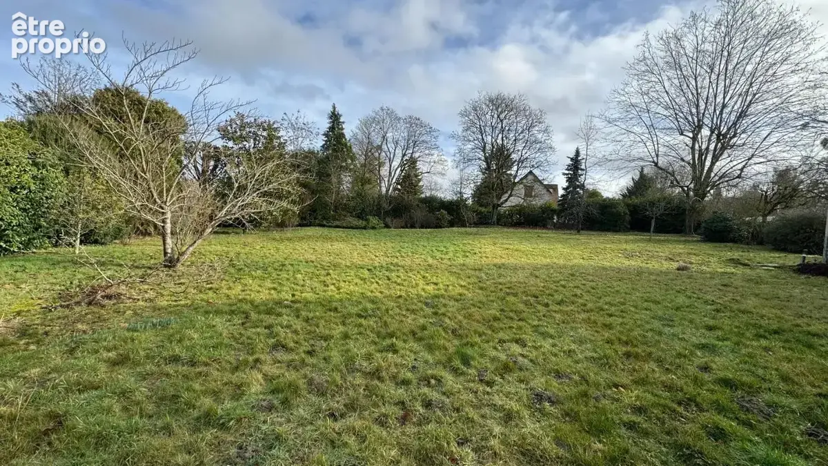 Photo Terrain à Saint-Remy-L'honore au prix de 165 000€