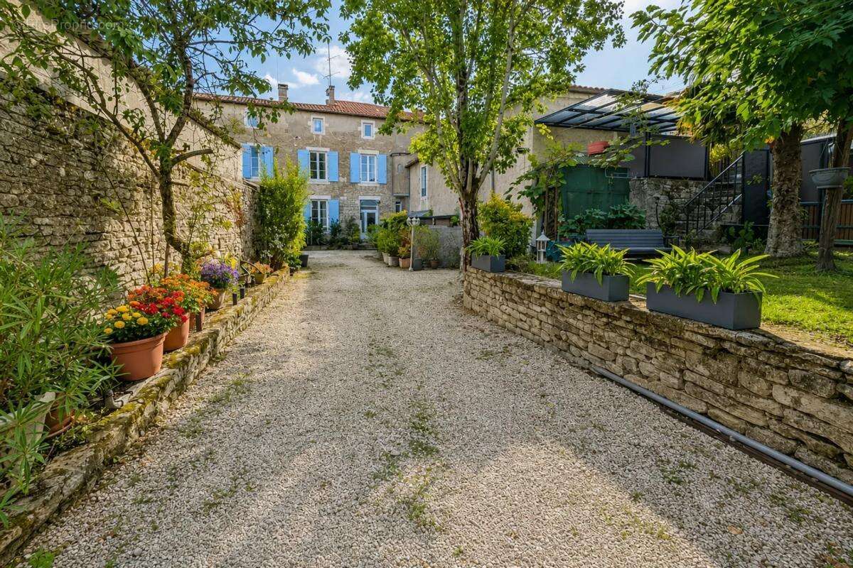 Maison à RUFFEC
