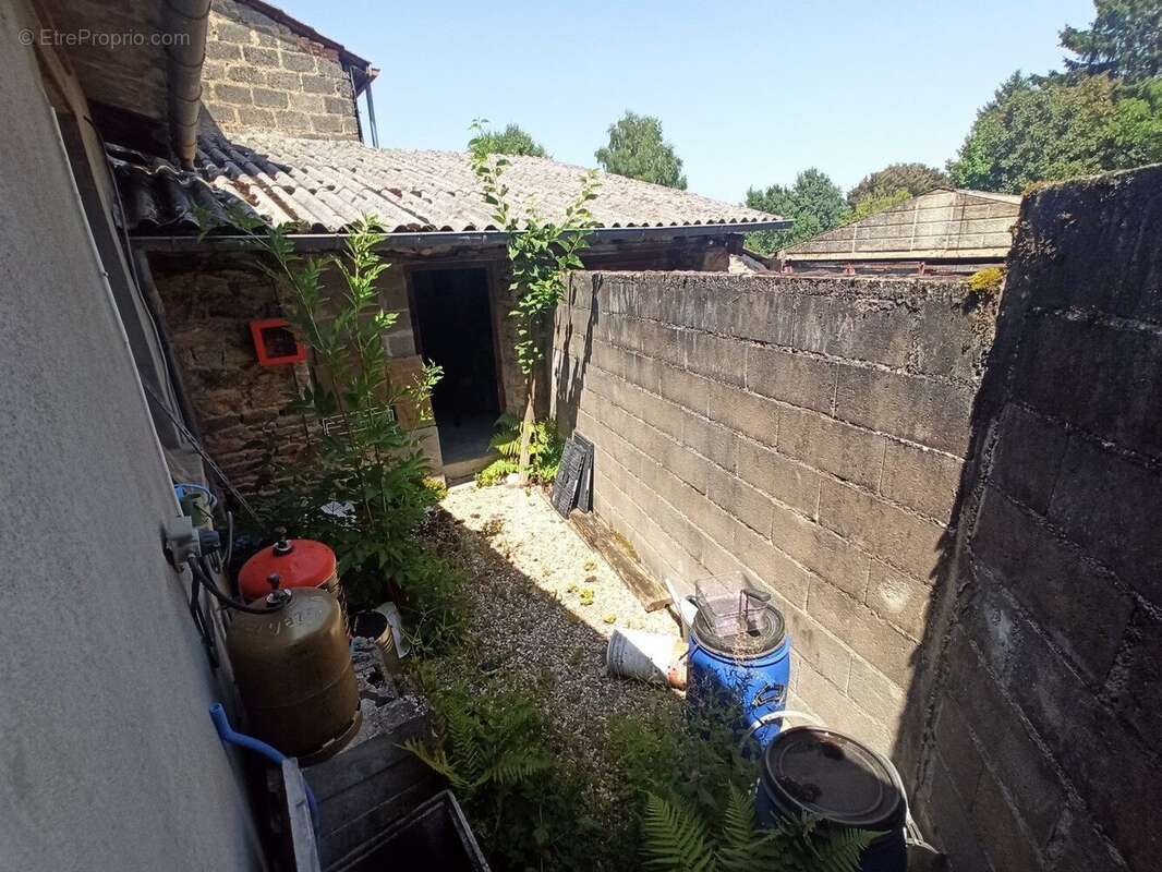 Autre à EYMOUTIERS