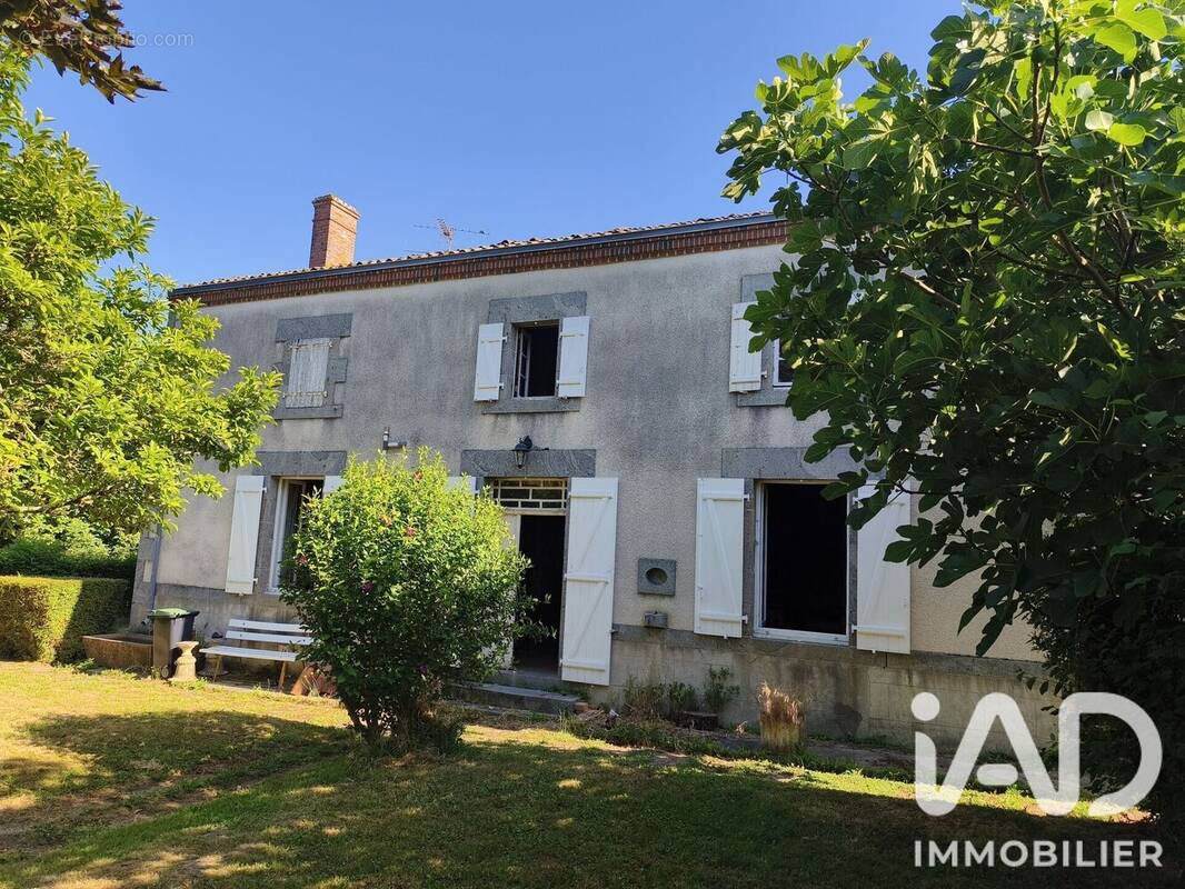 Photo 1 - Maison à BUSSIERE-POITEVINE