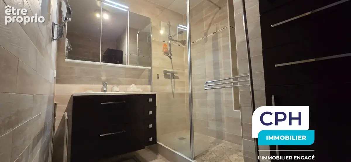 Coup de coeur pour ce vaste appartement idéalement situé à 2 pas de Parly2 - photo 9