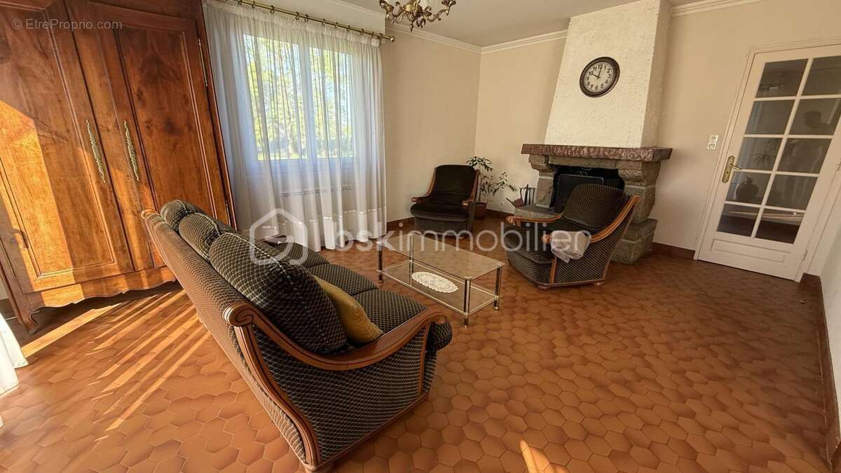 Maison à MONTGERMONT