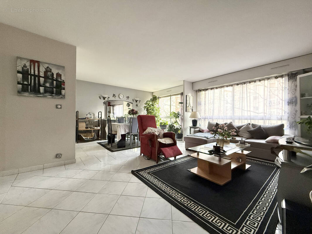 Appartement à COURBEVOIE