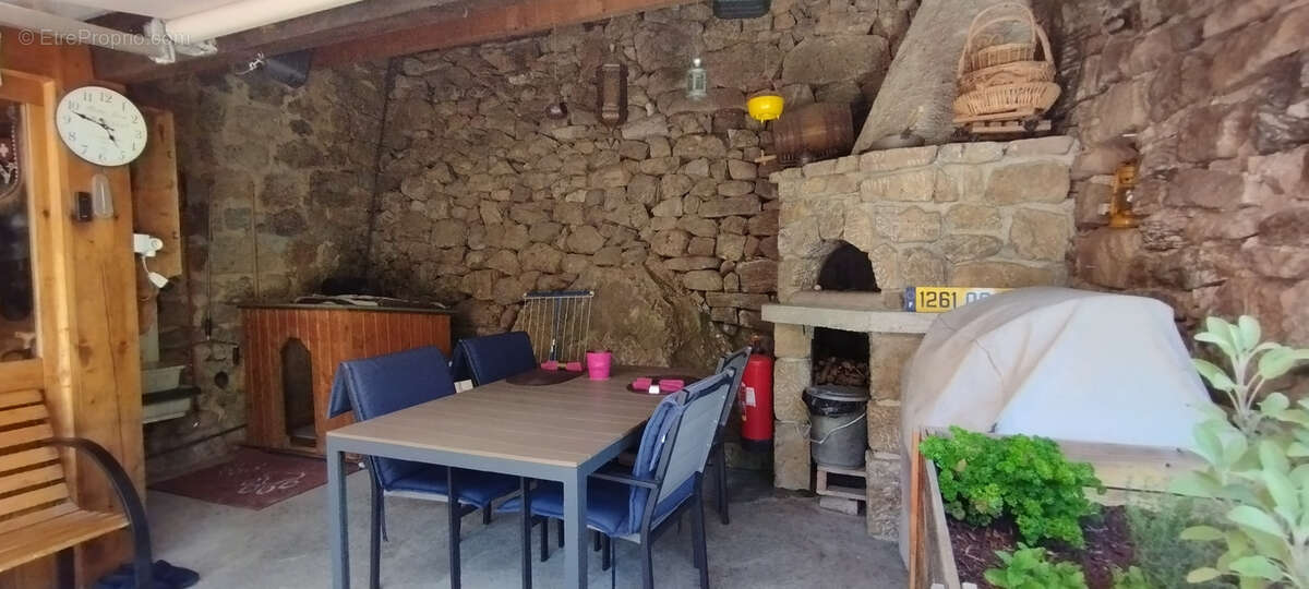Maison isolée au sommet de 3 ha de bois - photo 4