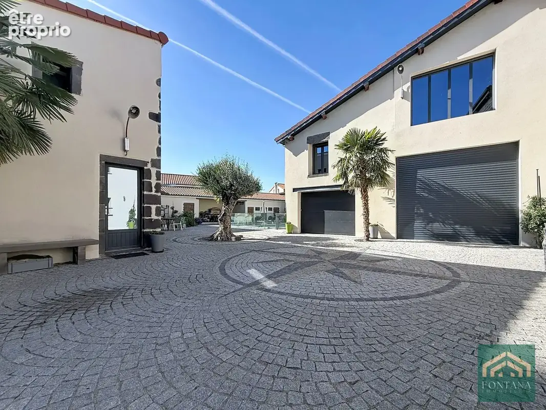 Maison 10 pièces 304 m² à vendre à Saint-Beauzire (63360) - photo 3