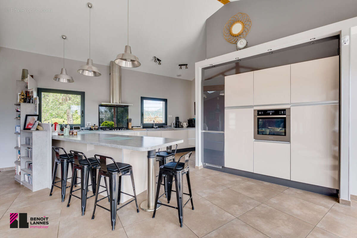 Maison 195 m² à Saint-Orens-De-Gameville  - photo 8