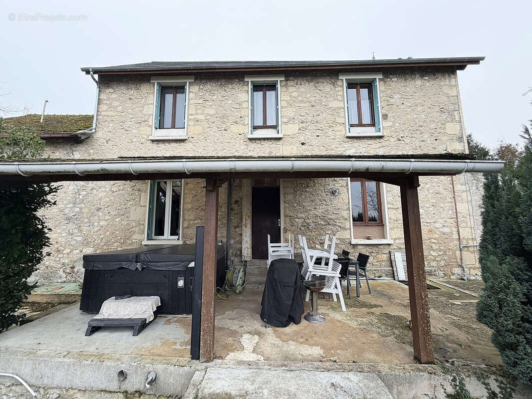 Maison à MAGNEUX