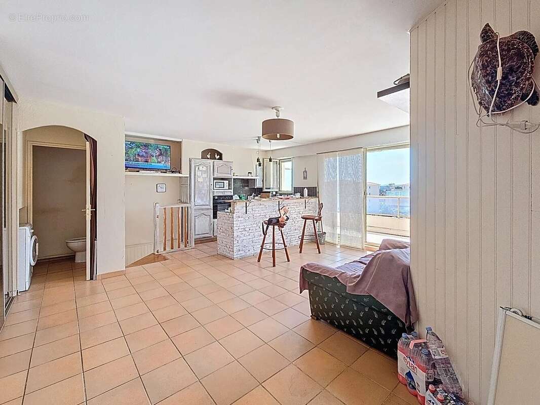 Appartement à SAINT-LAURENT-DU-VAR