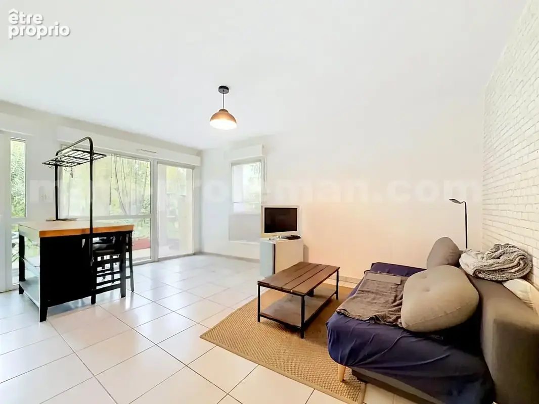 Appartement_T2_vetraz-Monthoux_CENTRE_secteur_calme_verdoyant_CEVA_frontière_SUISSE_Geneve_IMMOBILLIER_investissement_jardin_salon_