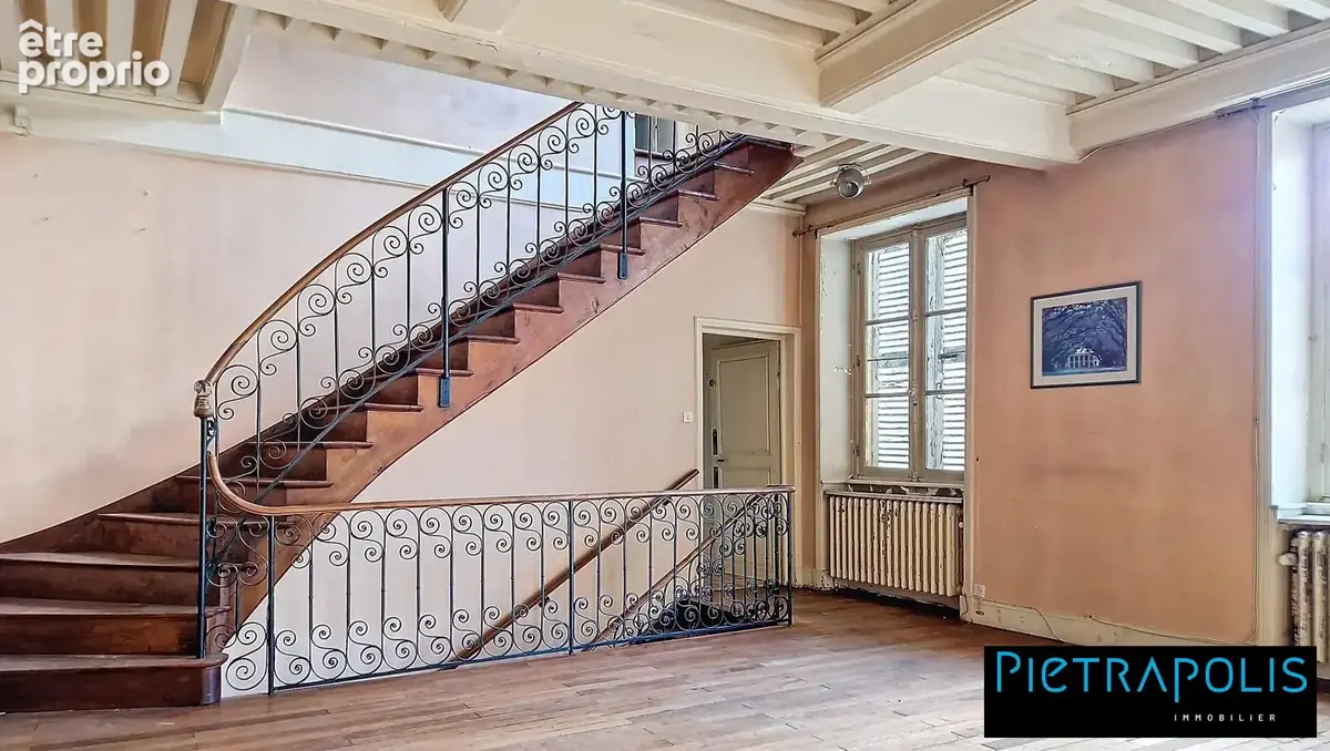 Maison 10 pièces 490 m² à vendre à La Clayette (71800) - photo 9