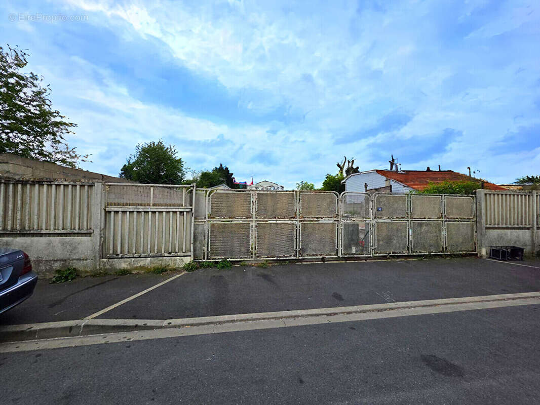 Terrain à ROSNY-SOUS-BOIS