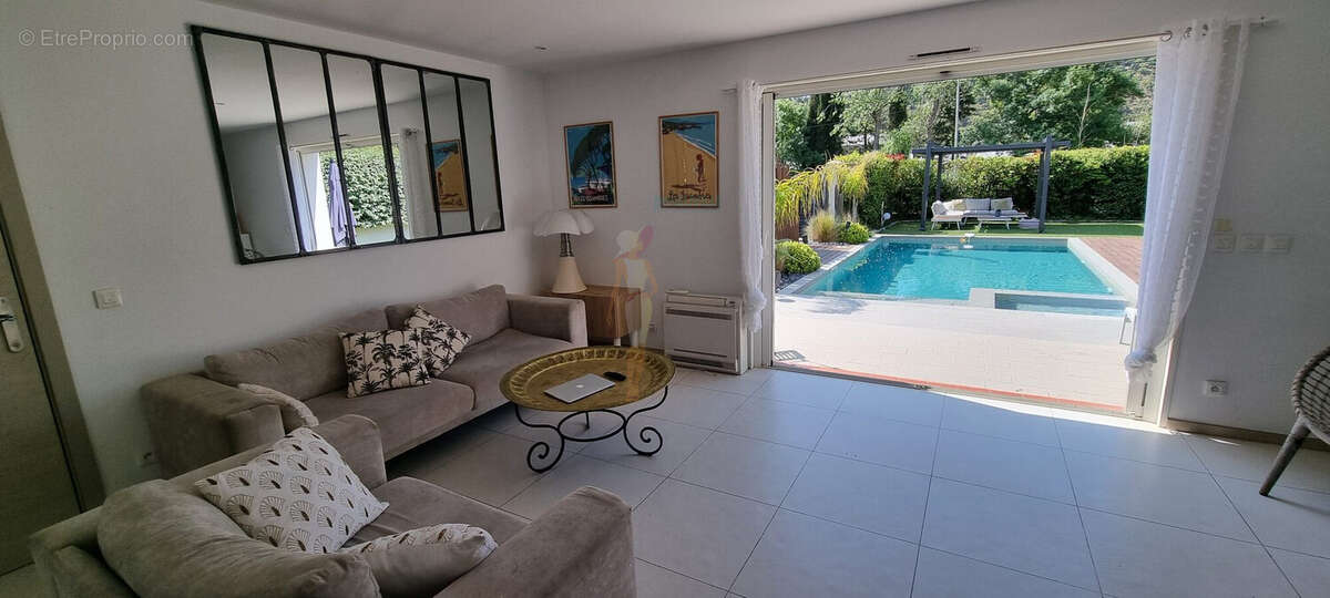 Maison à LES ISSAMBRES