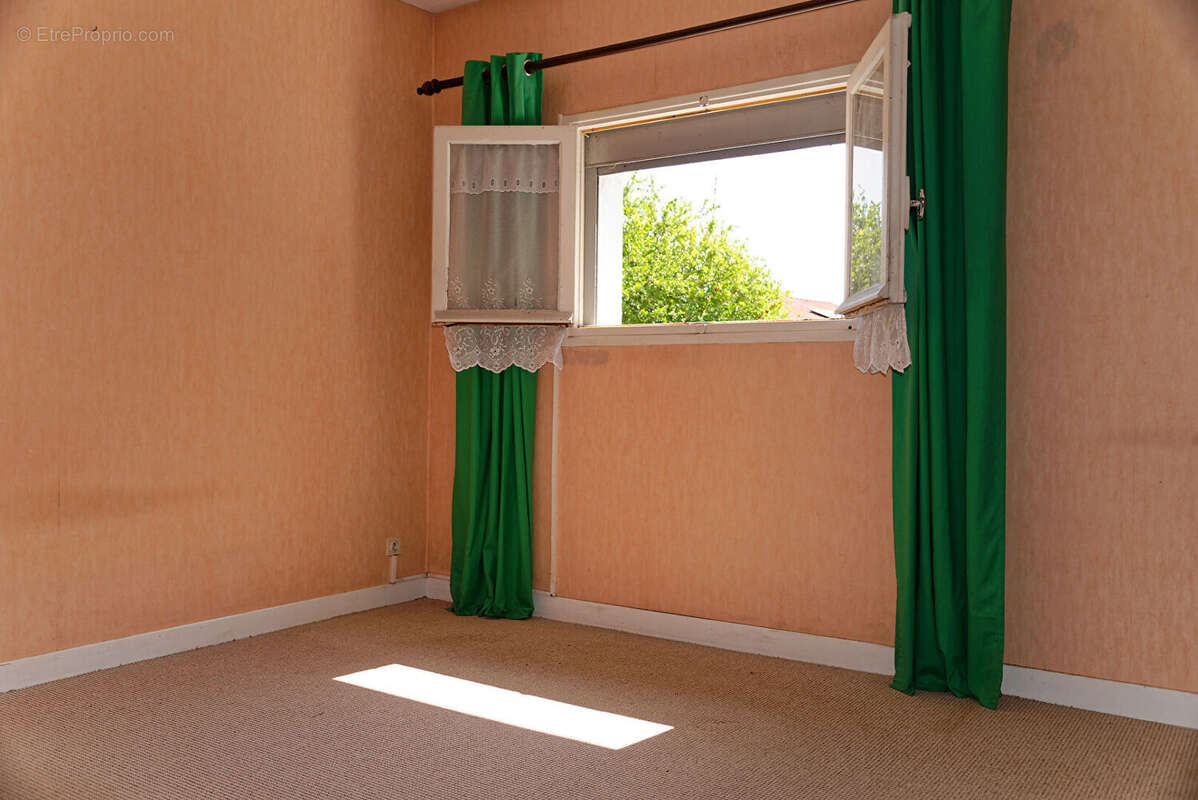 Commerce à CASTELMAUROU