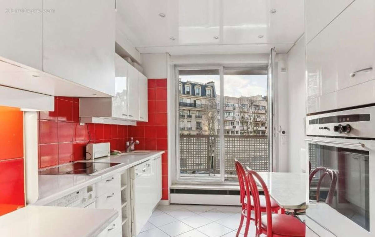 Appartement à NEUILLY-SUR-SEINE
