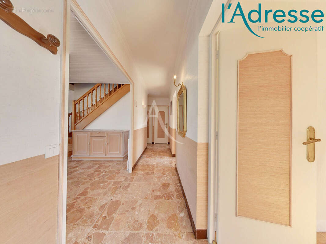 Maison de caractère 170 m²+ sous sol total - photo 2