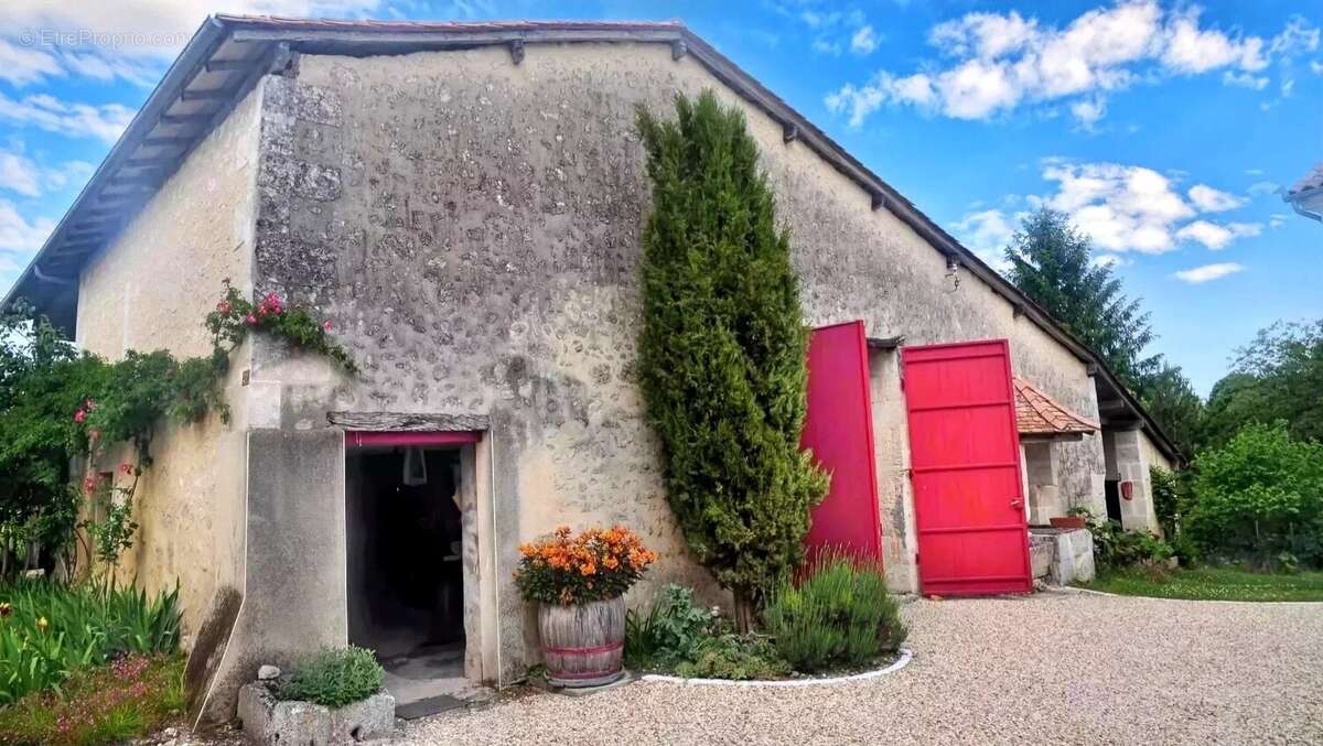 Maison à AUBETERRE-SUR-DRONNE