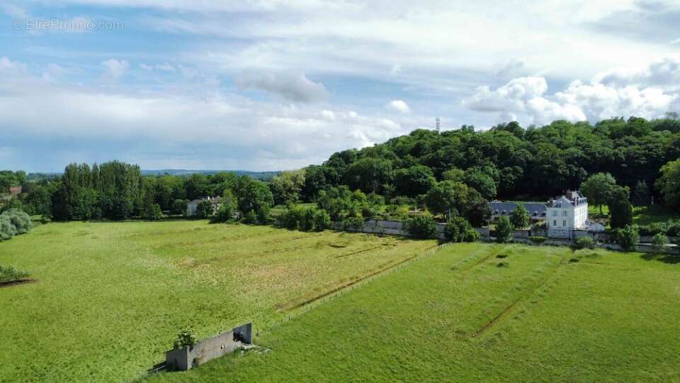 Terrain à SAINT-FARGEAU-PONTHIERRY