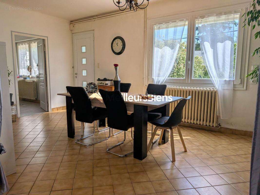 Maison familiale au cœur de Porcaro - 4/5 chambres - 1285 m² terrain - photo 8
