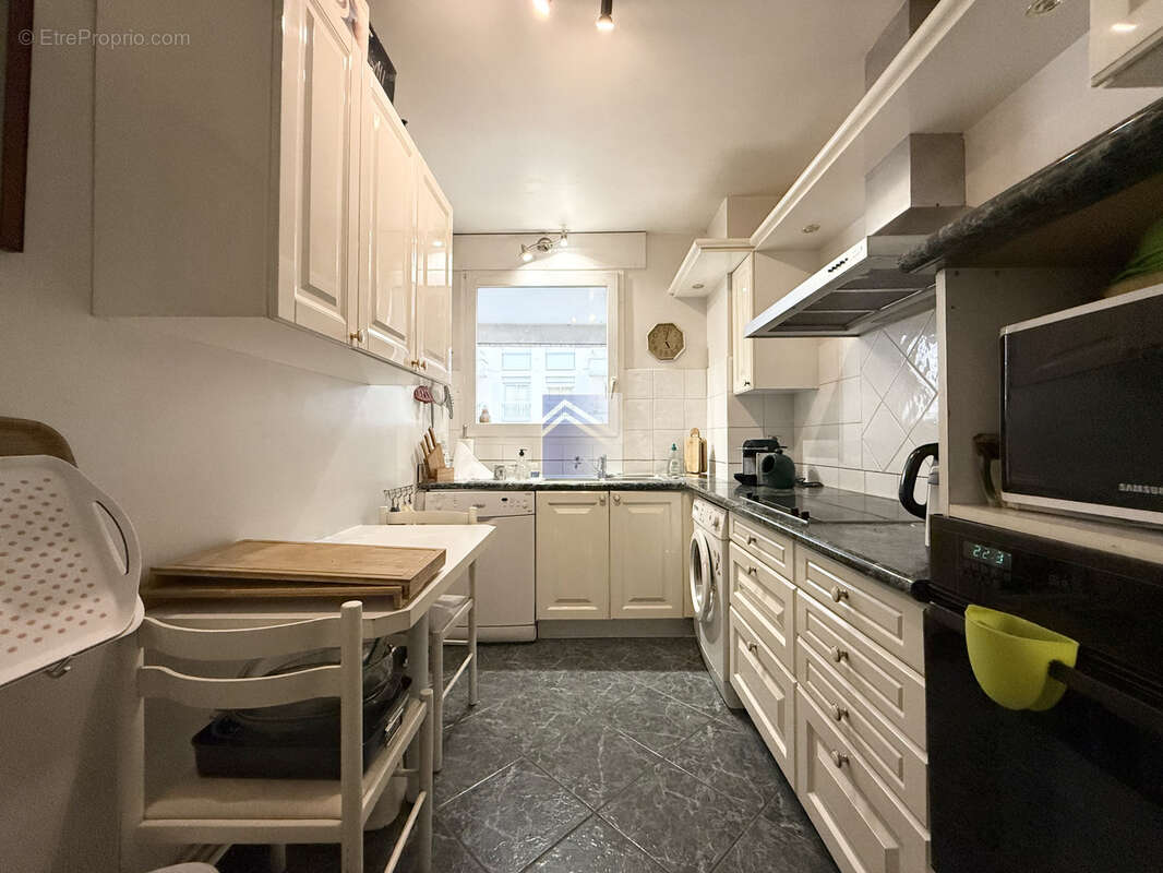 Appartement à COURBEVOIE