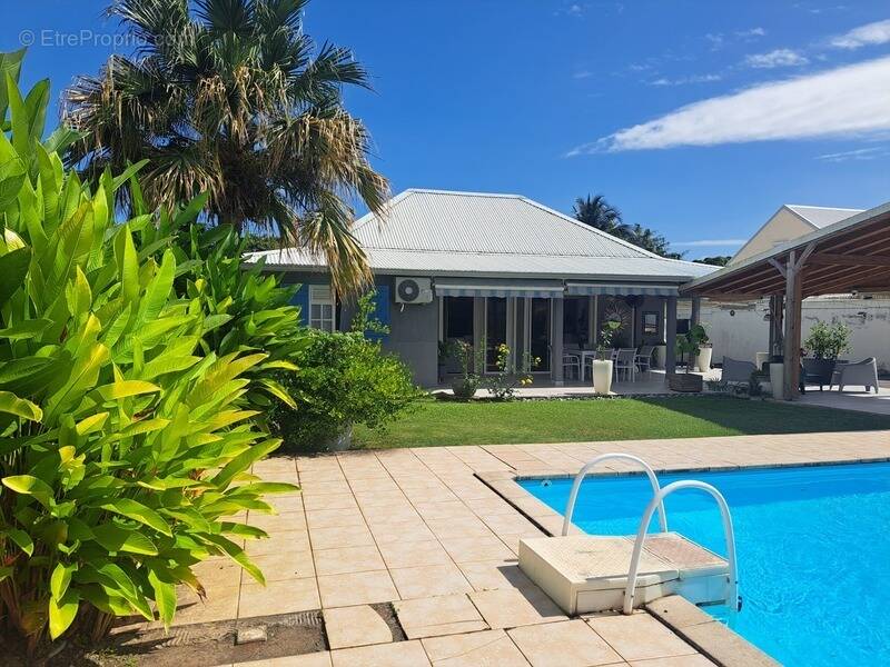 Maison à BAIE-MAHAULT