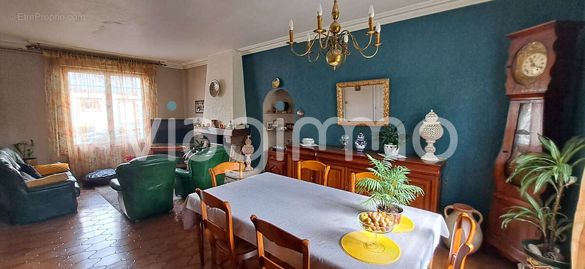 Maison à SAINT-MACAIRE-EN-MAUGES