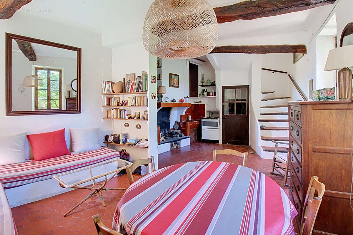 A VENDRE EN EXCLUSIVITE A CHATEAUDOUBLE - Charmante maison de village d'environ 100m² - photo 3