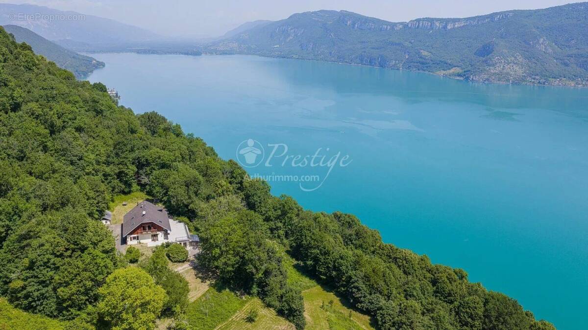 Maison à LA CHAPELLE-DU-MONT-DU-CHAT