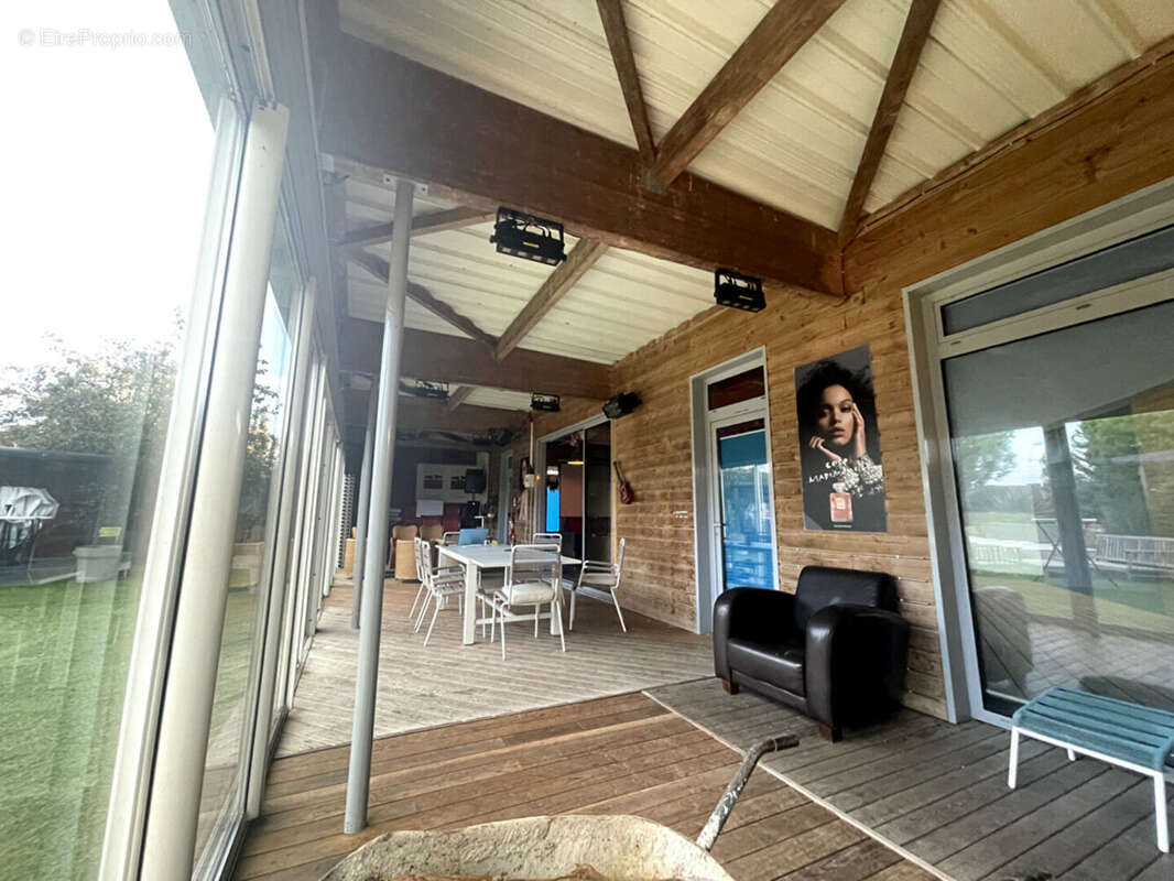 Autre à TREMBLAY-LES-VILLAGES