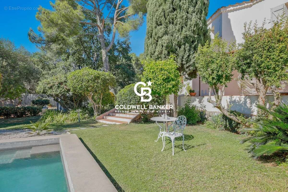 Maison à CARQUEIRANNE