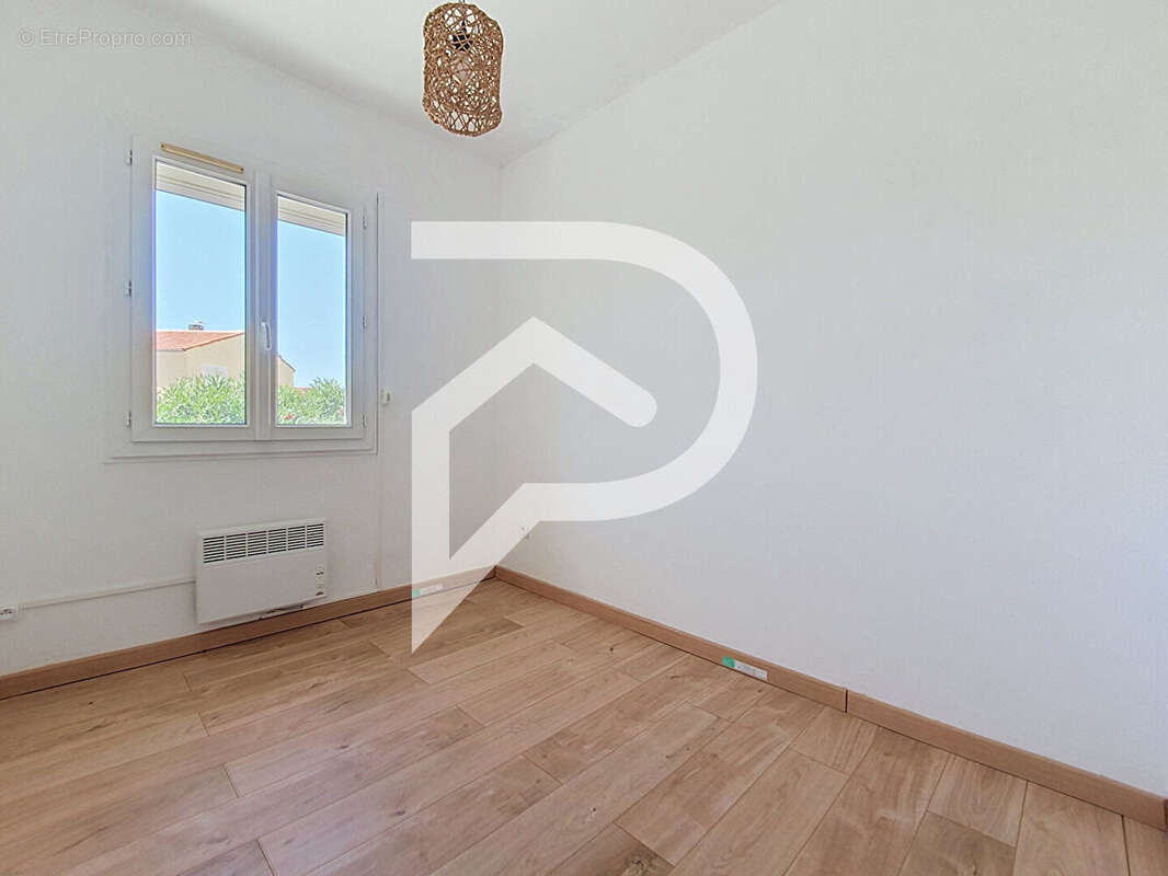 Appartement  T4 80m²  terrasse et parking - photo 11