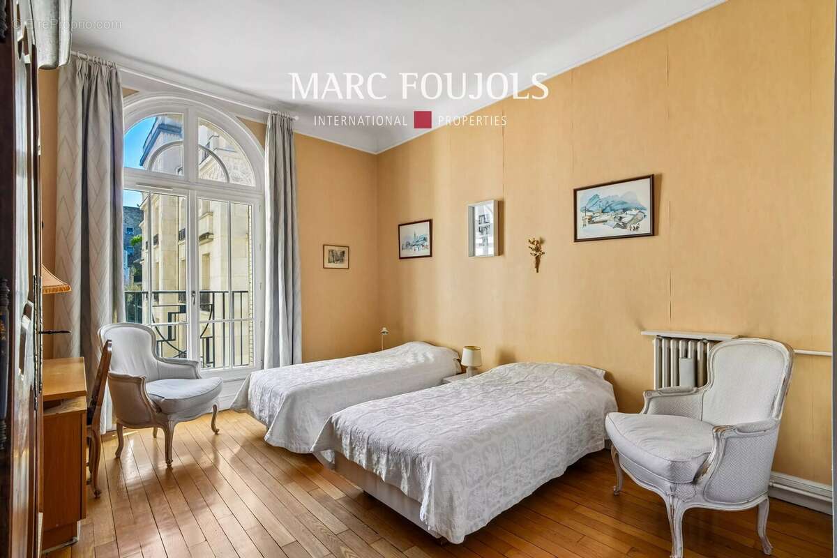 Appartement à NEUILLY-SUR-SEINE