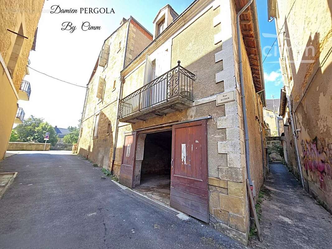 Immeuble de rapport en centre-ville de Montignac-Lascaux – Emplacement premium et fort potentiel de rentabilité - photo 4