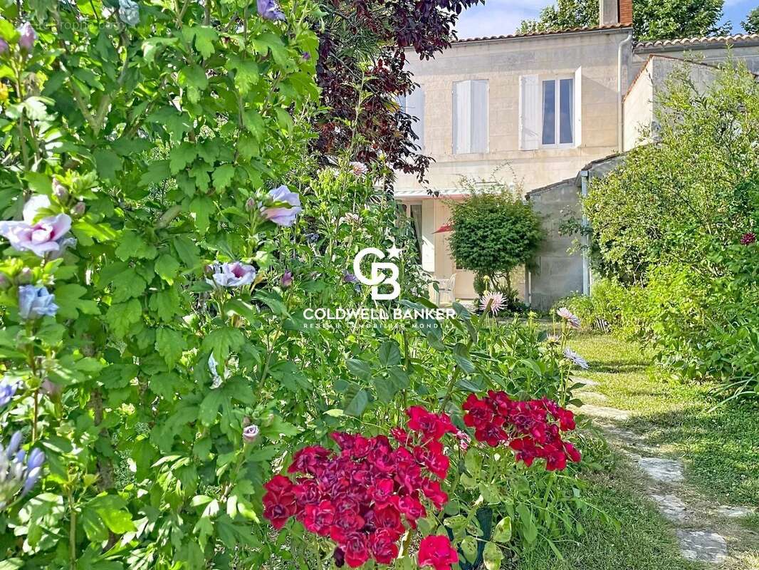 Maison à SAINTES
