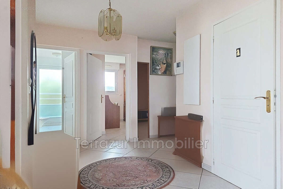 Appartement 87 m² à Antibes  - photo 4