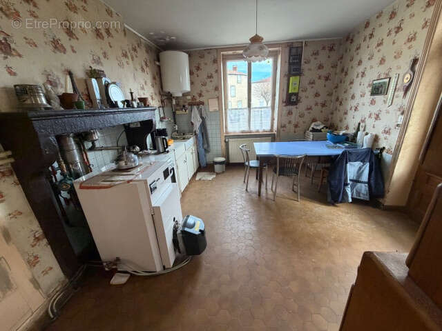 Maison à MARINGUES