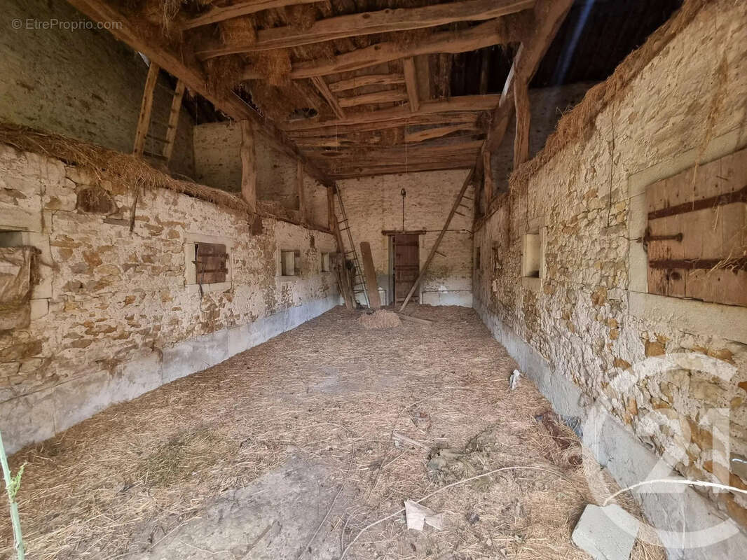 Maison à CORVOL-D'EMBERNARD