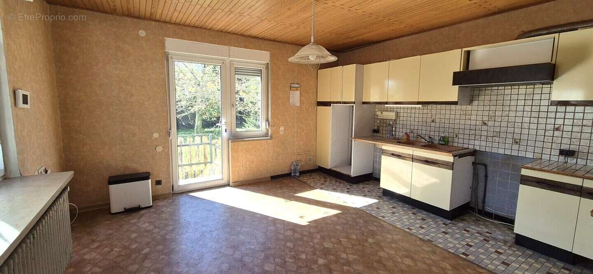 Maison 4 pièces 164 m², jardin, garage, cave - photo 4