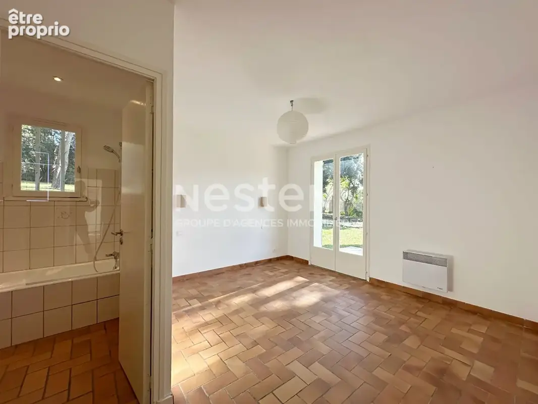 A VENDRE-LA CRAU Maison de plain-pied 157 m² -Terrain de 2 494 m² avec potentiel de division - photo 6