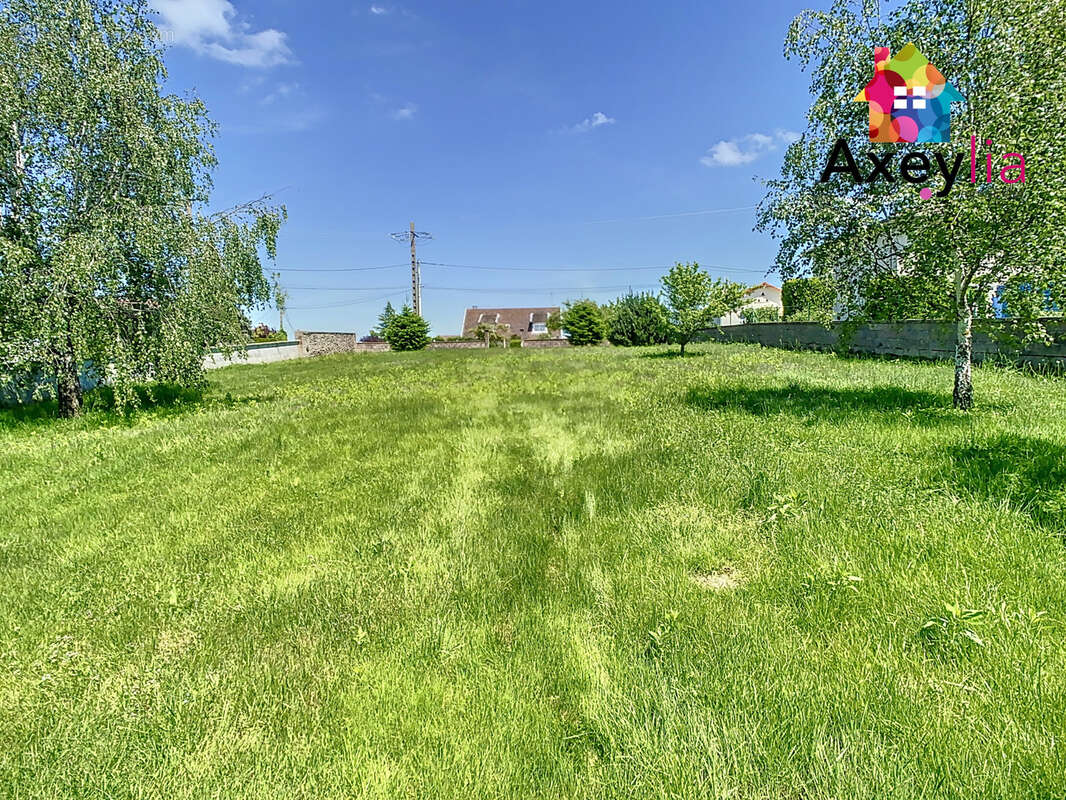 Terrain à SAINT-MARTIN-D&#039;ESTREAUX