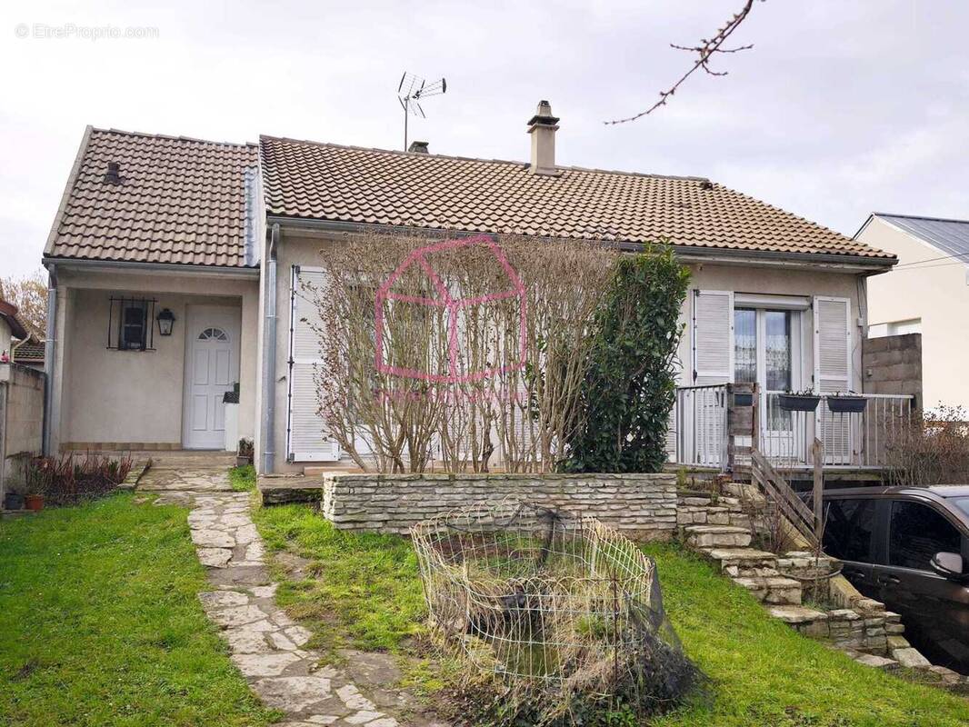 Maison à VIGNEUX-SUR-SEINE