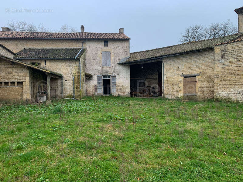 Maison à BRIOUX-SUR-BOUTONNE