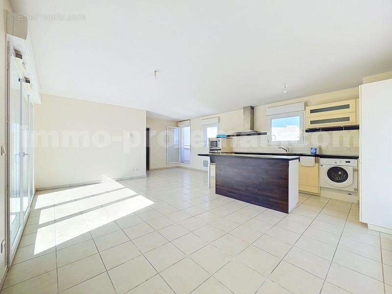Appartement_T4_Annemasse_Proche_Genève_Ceva_tram_Suisse_investissement_hyper_centre_Séjour_cuisne_terrasse_ - Appartement à ANNEMASSE
