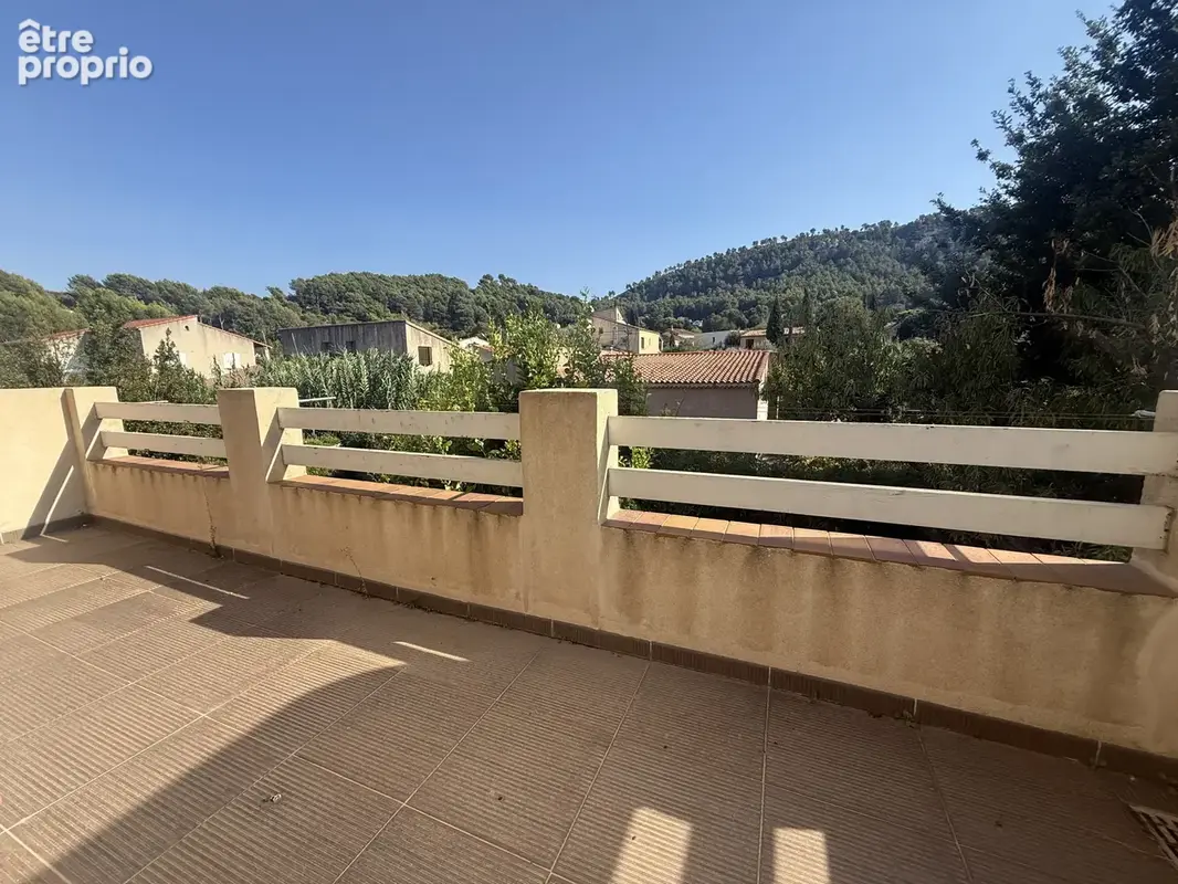 Aubagne - maison de 160m2 sur 560m2 de parcelle avec garage de 150m2 - photo 4