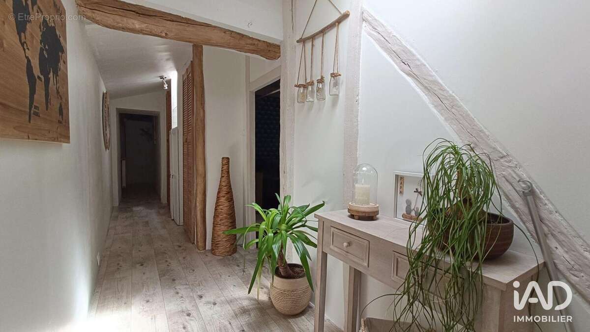 Photo 8 - Maison à VOUZAILLES