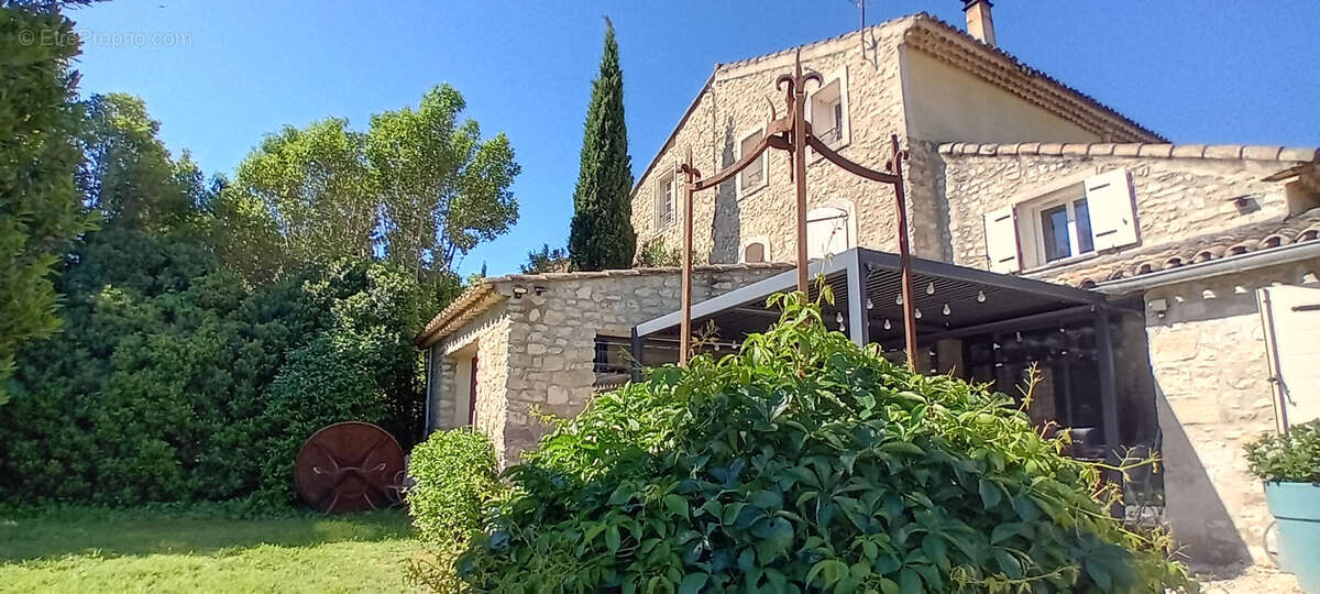 Maison à L'ISLE-SUR-LA-SORGUE