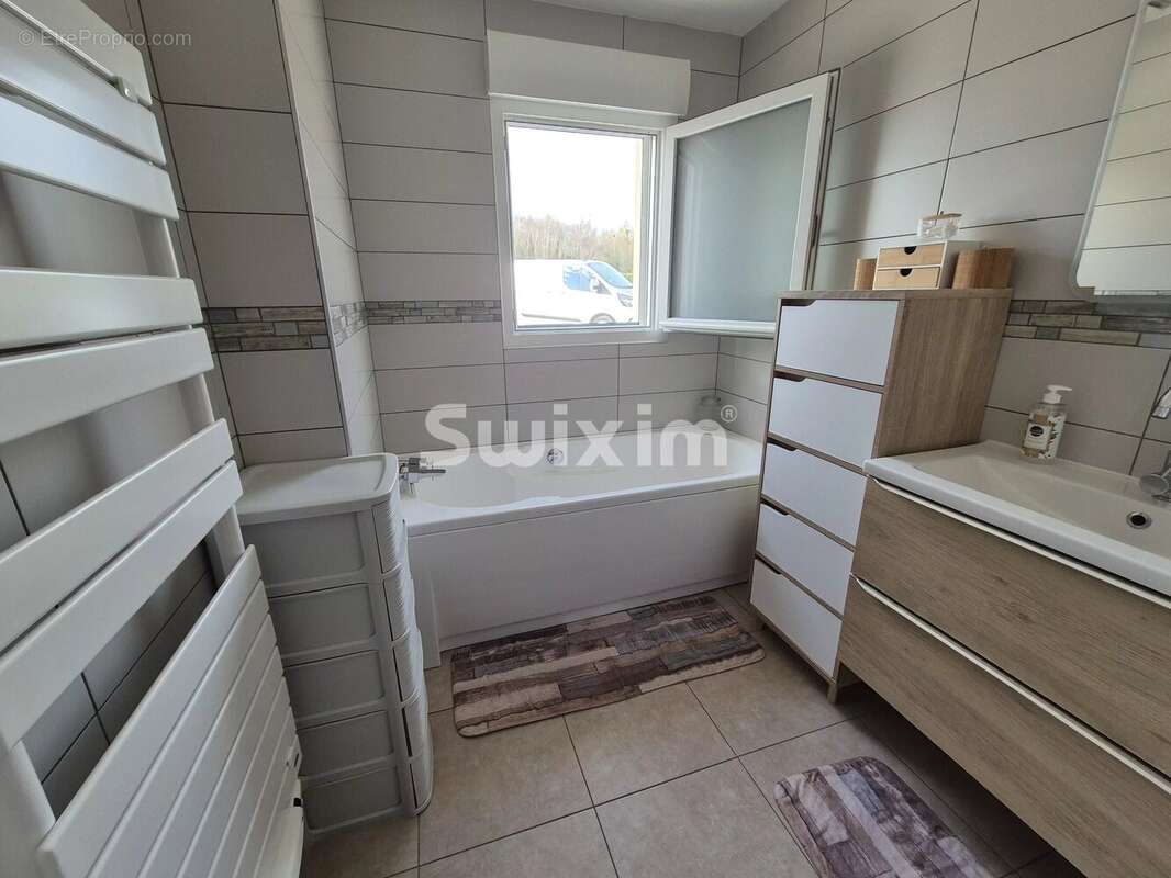 Maison à LE DESCHAUX