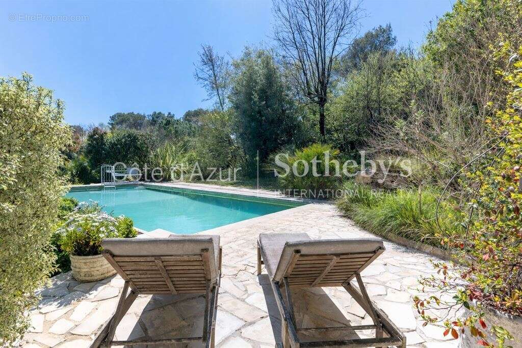 Maison à ROQUEFORT-LES-PINS