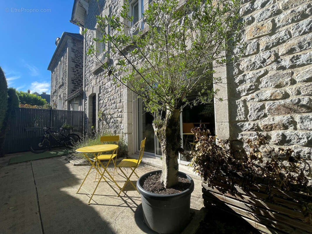 Maison à RIOM-ES-MONTAGNES