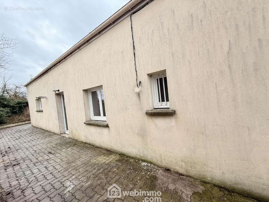 Maison de ville d'une surface habitable de 112 m² comprenant ... - Maison à LAON
