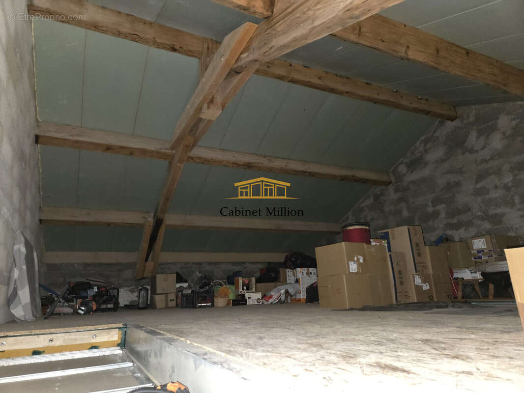 Maison à VIC-LA-GARDIOLE